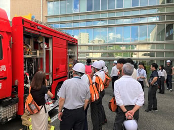 本社消防車見学9